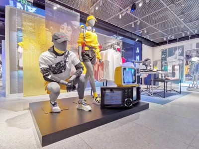 รองเท้าและชุดเสื้อผ้า